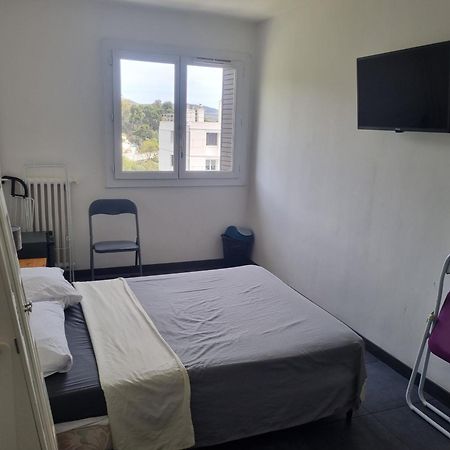 New Cheap Private Room, Kitchen , Overwieuw Sea,Tram On Spot, 12 Minutes From Nice Train Station With Tram , Beach In 17 Min Tram , Chambre Privee Pas Cher, Cuisine Equipee , Tram Sur Place, Apercu Mer, 12 Min De La Gare De Nice Avec Le Tram, 17 Min Kültér fotó