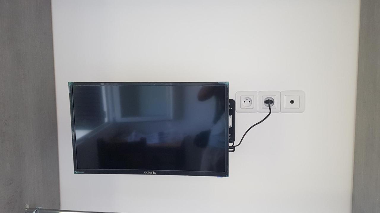 New Cheap Private Room, Kitchen , Overwieuw Sea,Tram On Spot, 12 Minutes From Nice Train Station With Tram , Beach In 17 Min Tram , Chambre Privee Pas Cher, Cuisine Equipee , Tram Sur Place, Apercu Mer, 12 Min De La Gare De Nice Avec Le Tram, 17 Min Kültér fotó