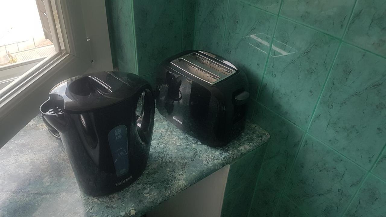 New Cheap Private Room, Kitchen , Overwieuw Sea,Tram On Spot, 12 Minutes From Nice Train Station With Tram , Beach In 17 Min Tram , Chambre Privee Pas Cher, Cuisine Equipee , Tram Sur Place, Apercu Mer, 12 Min De La Gare De Nice Avec Le Tram, 17 Min Kültér fotó