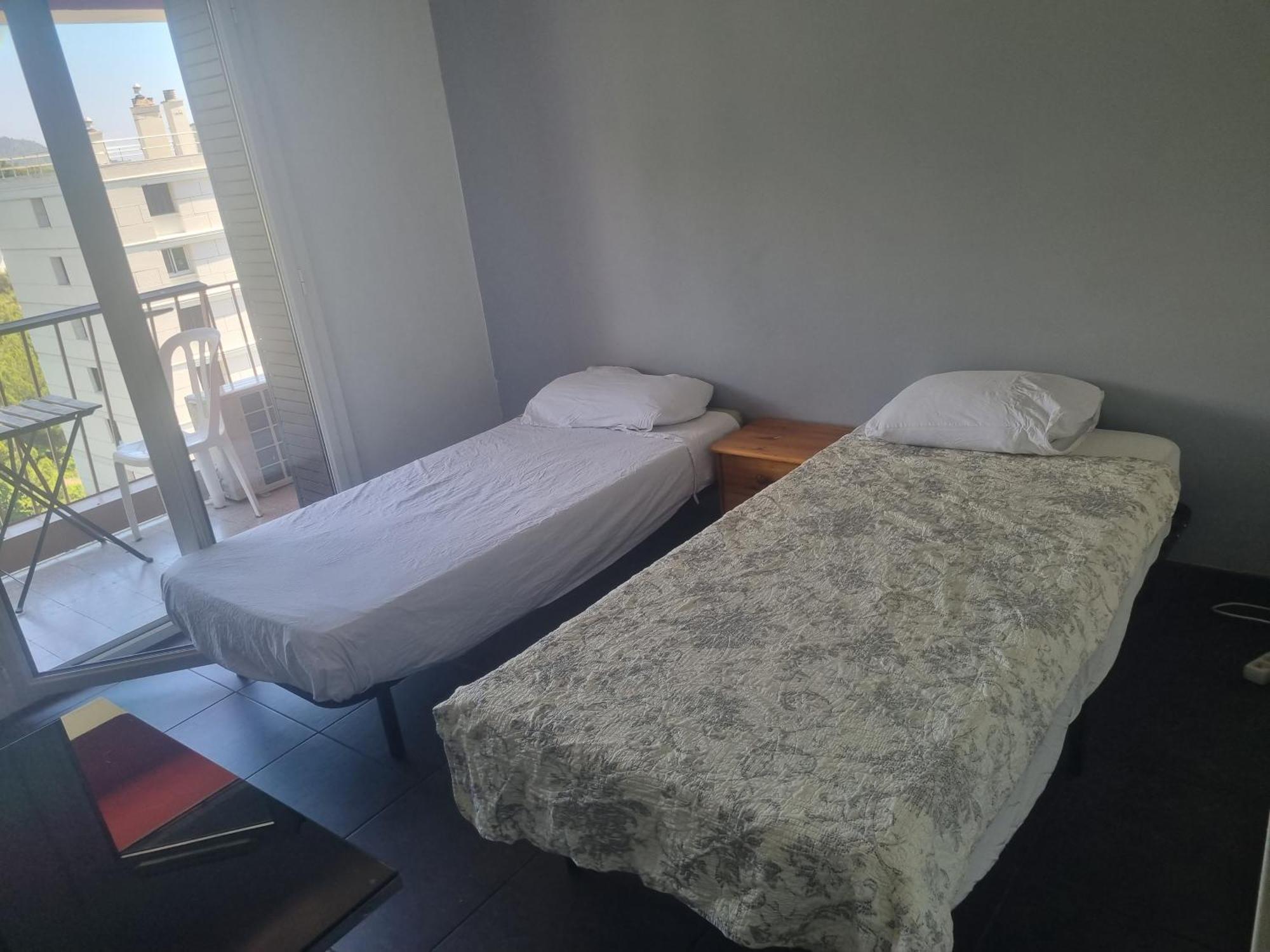 New Cheap Private Room, Kitchen , Overwieuw Sea,Tram On Spot, 12 Minutes From Nice Train Station With Tram , Beach In 17 Min Tram , Chambre Privee Pas Cher, Cuisine Equipee , Tram Sur Place, Apercu Mer, 12 Min De La Gare De Nice Avec Le Tram, 17 Min Szoba fotó