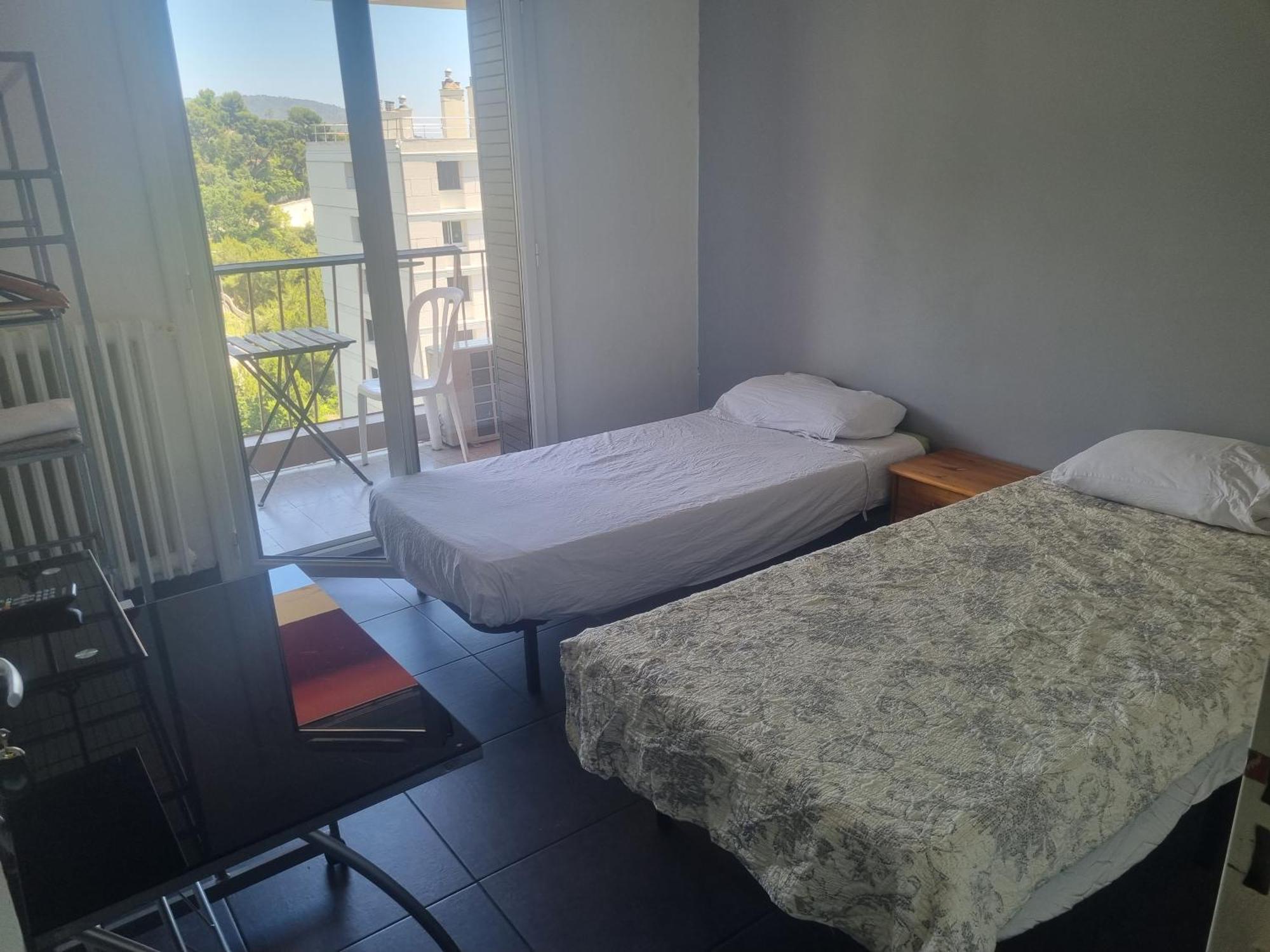 New Cheap Private Room, Kitchen , Overwieuw Sea,Tram On Spot, 12 Minutes From Nice Train Station With Tram , Beach In 17 Min Tram , Chambre Privee Pas Cher, Cuisine Equipee , Tram Sur Place, Apercu Mer, 12 Min De La Gare De Nice Avec Le Tram, 17 Min Szoba fotó