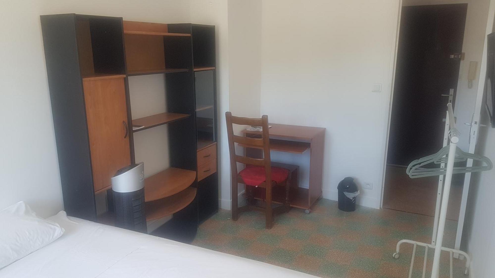 New Cheap Private Room, Kitchen , Overwieuw Sea,Tram On Spot, 12 Minutes From Nice Train Station With Tram , Beach In 17 Min Tram , Chambre Privee Pas Cher, Cuisine Equipee , Tram Sur Place, Apercu Mer, 12 Min De La Gare De Nice Avec Le Tram, 17 Min Szoba fotó